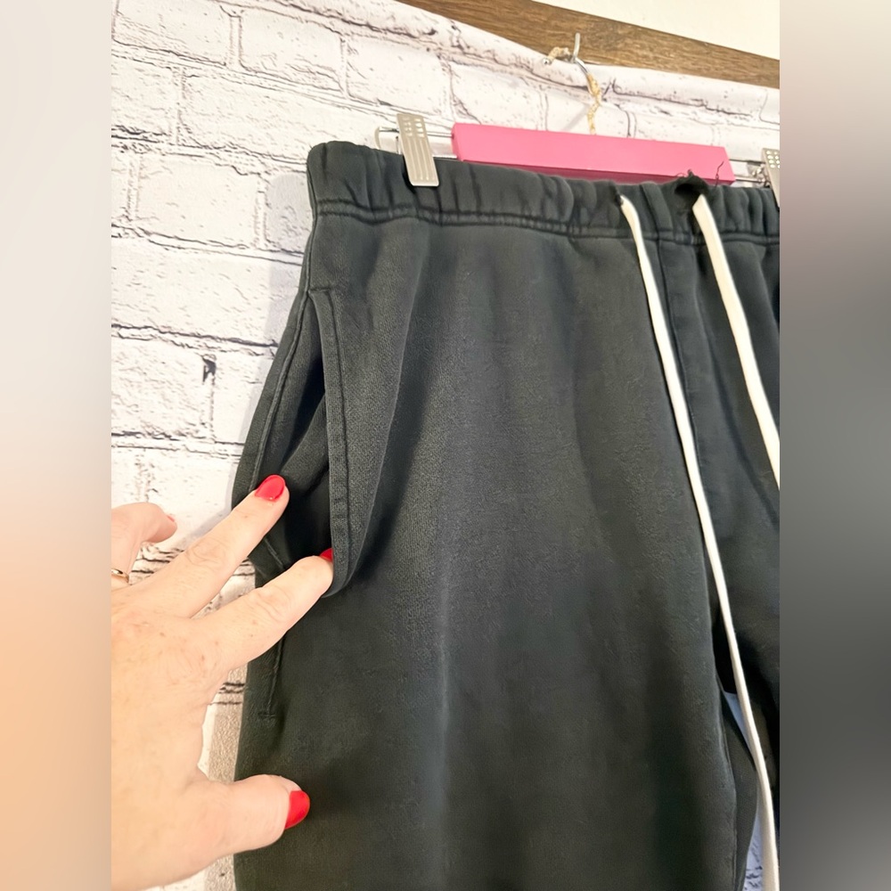 FEAR OF GOD ESSENTIALS. Black joggers. Size M - Picture 4 of 7